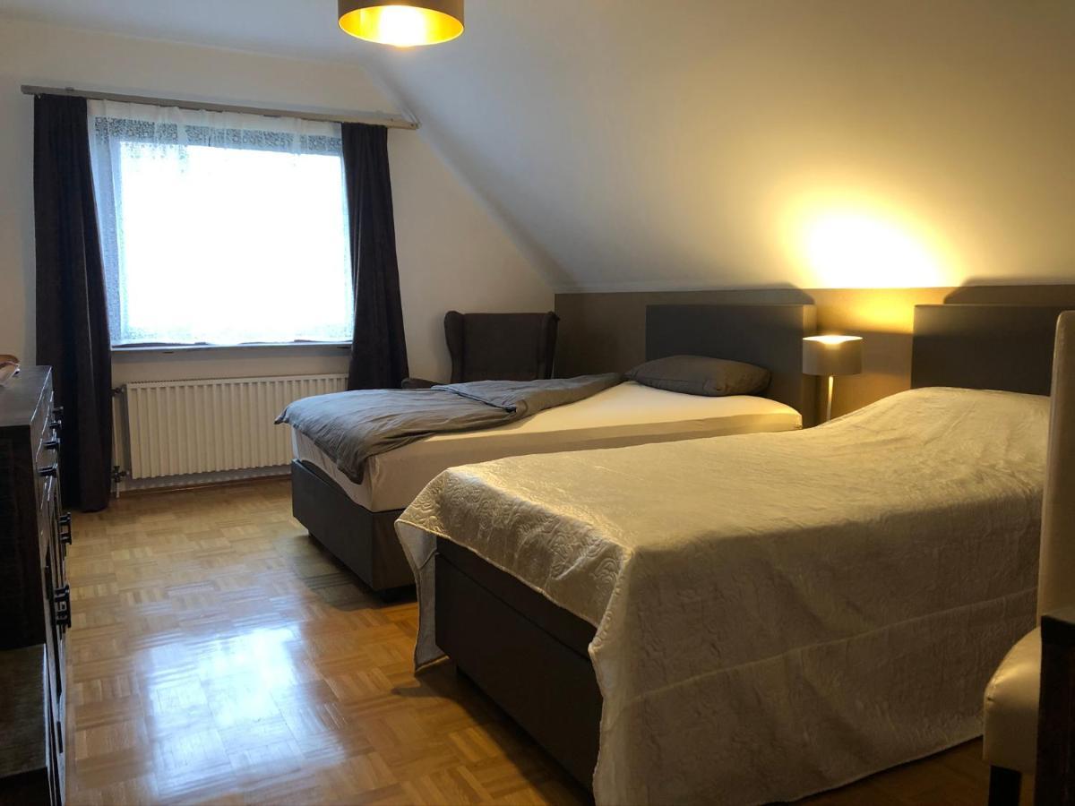 Privatunterkunft "An Der Hecke" Neuss Exterior foto